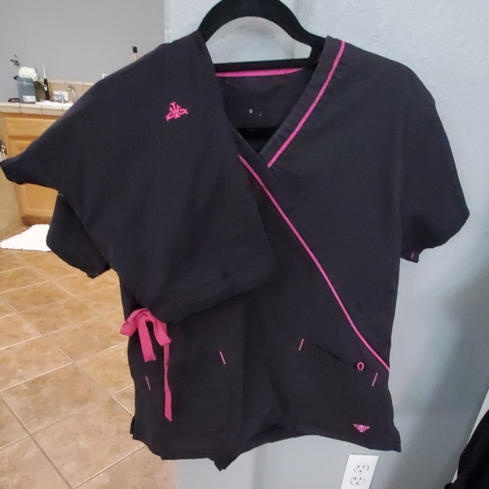 Med Couture scrub set
